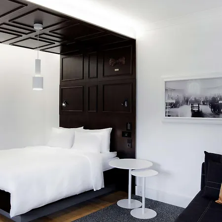Radisson Blu Plaza Hotel, Готель 4*